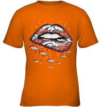 Load image into Gallery viewer, Denver Broncos heart glitter pattern lips shirt